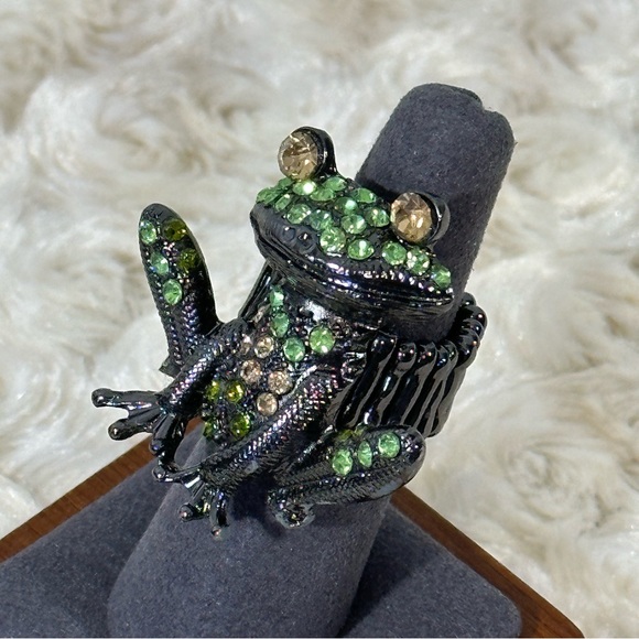 🔥SALE 4/$25 🐸 Adorable Frog Fashion Ring with Stretchy Band - Picture 3 of 7